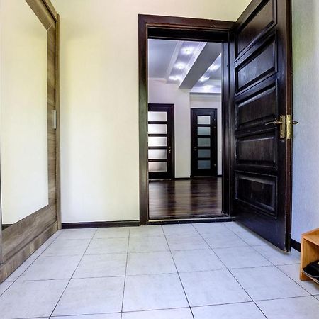 Opera Bed&Breakfast Bishkek Exteriör bild