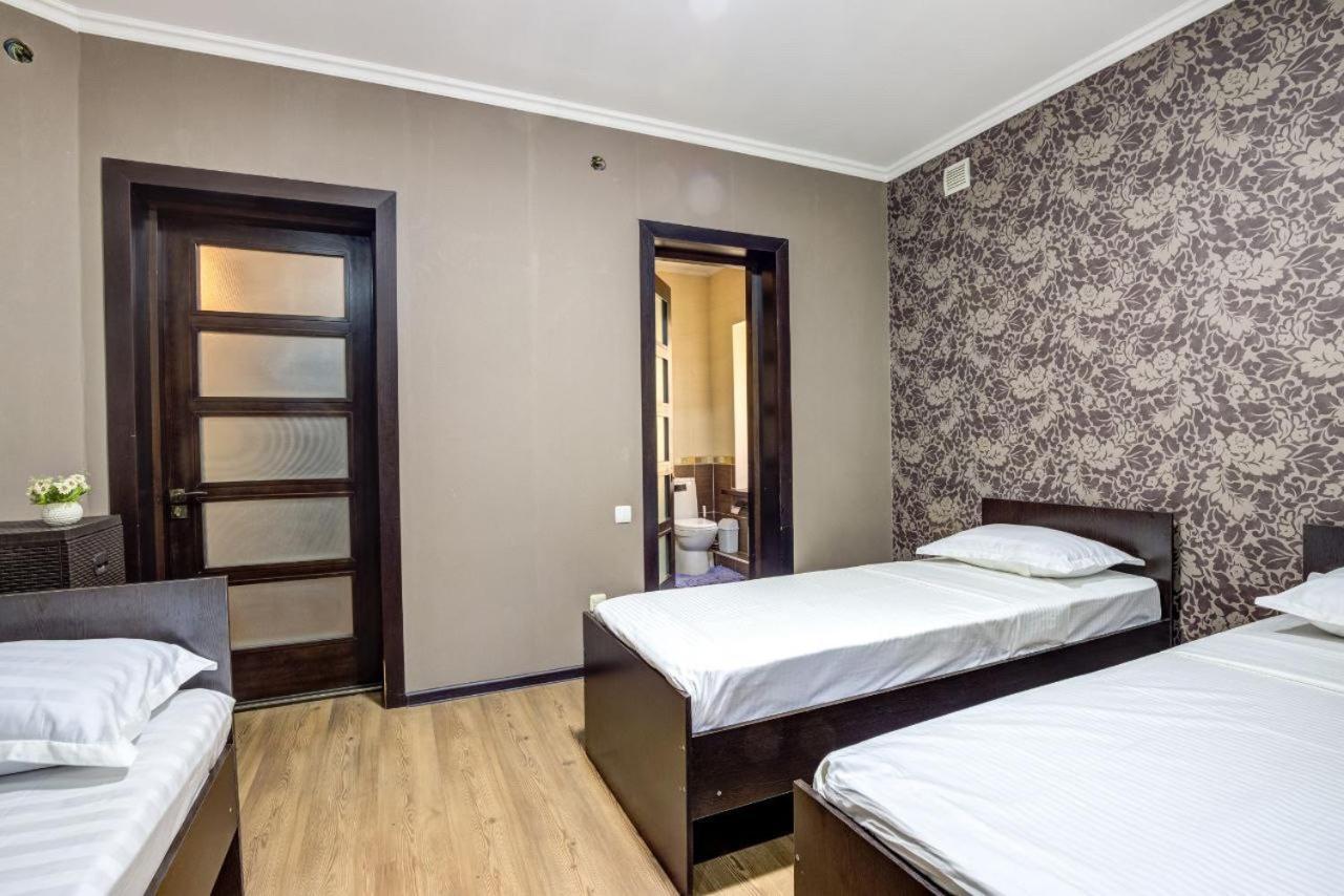 Opera Bed&Breakfast Bishkek Exteriör bild