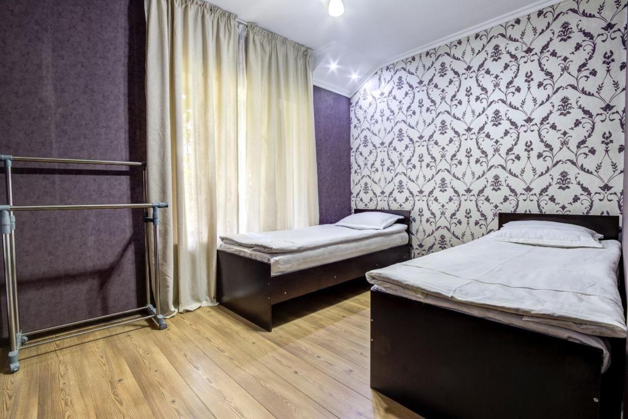 Opera Bed&Breakfast Bishkek Exteriör bild