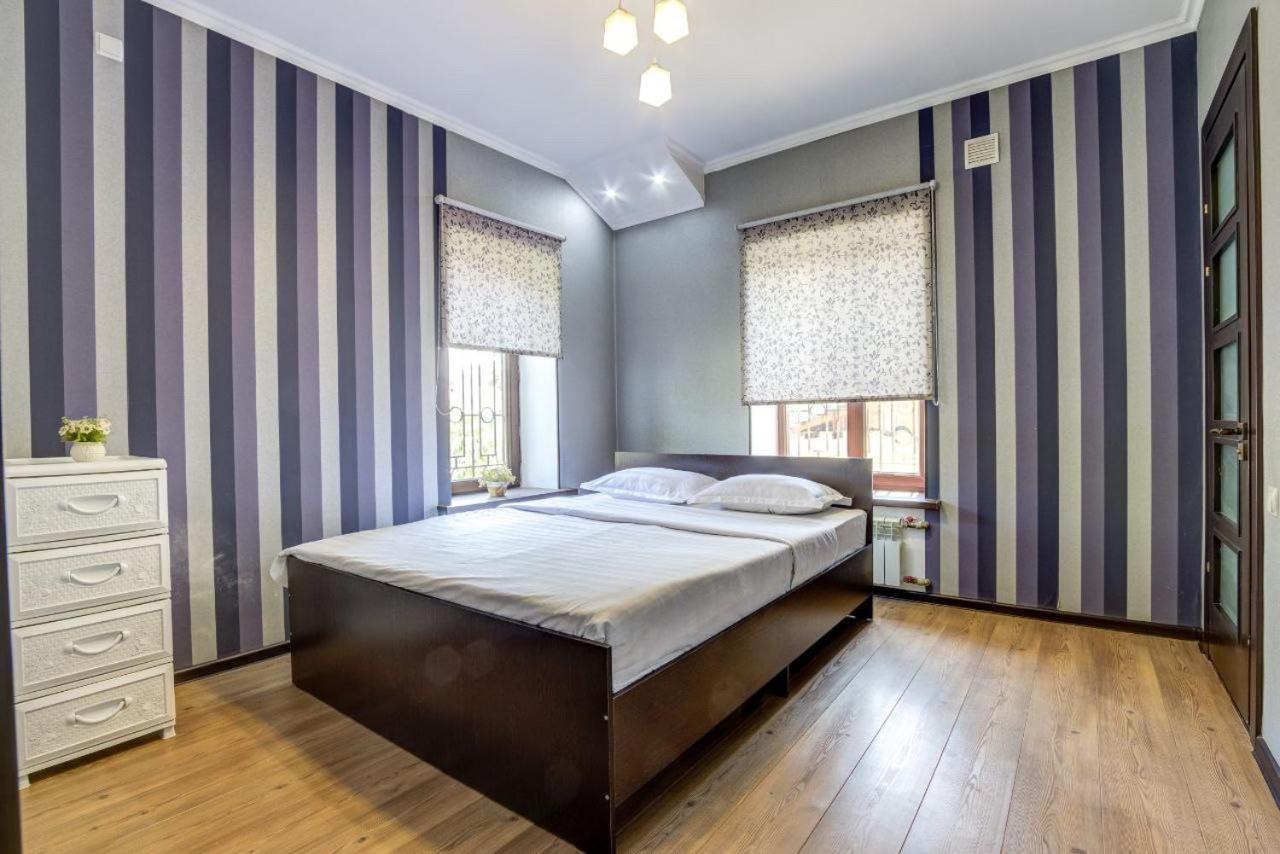 Opera Bed&Breakfast Bishkek Exteriör bild